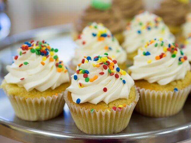 Keto Vanilla Cupcakes