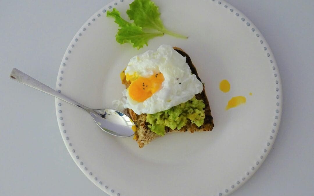 The Ultimate Guide to the Low Carb High Fat (LCHF) Diet: Benefits, Risks & Meal Plans