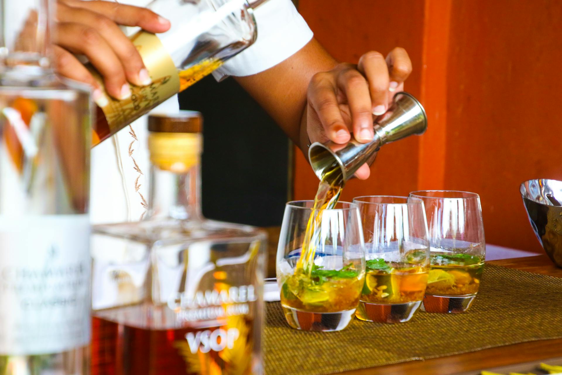 Low Carb Alcohol Guide: Drinks to Enjoy (and Avoid)