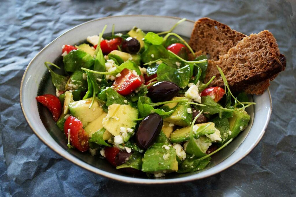 easy low-carb lunches for meal prep — Greek halloumi salad