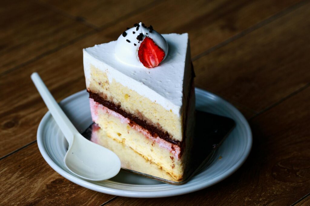 Classic baked low-carb cheesecake