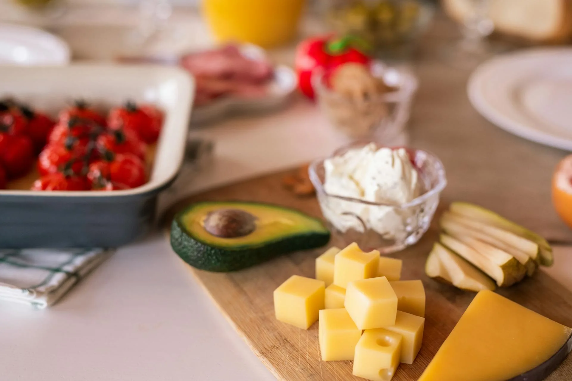 Dairy Free Keto Guide: Complete Plan, Substitutes & 7-Day Meal Plan