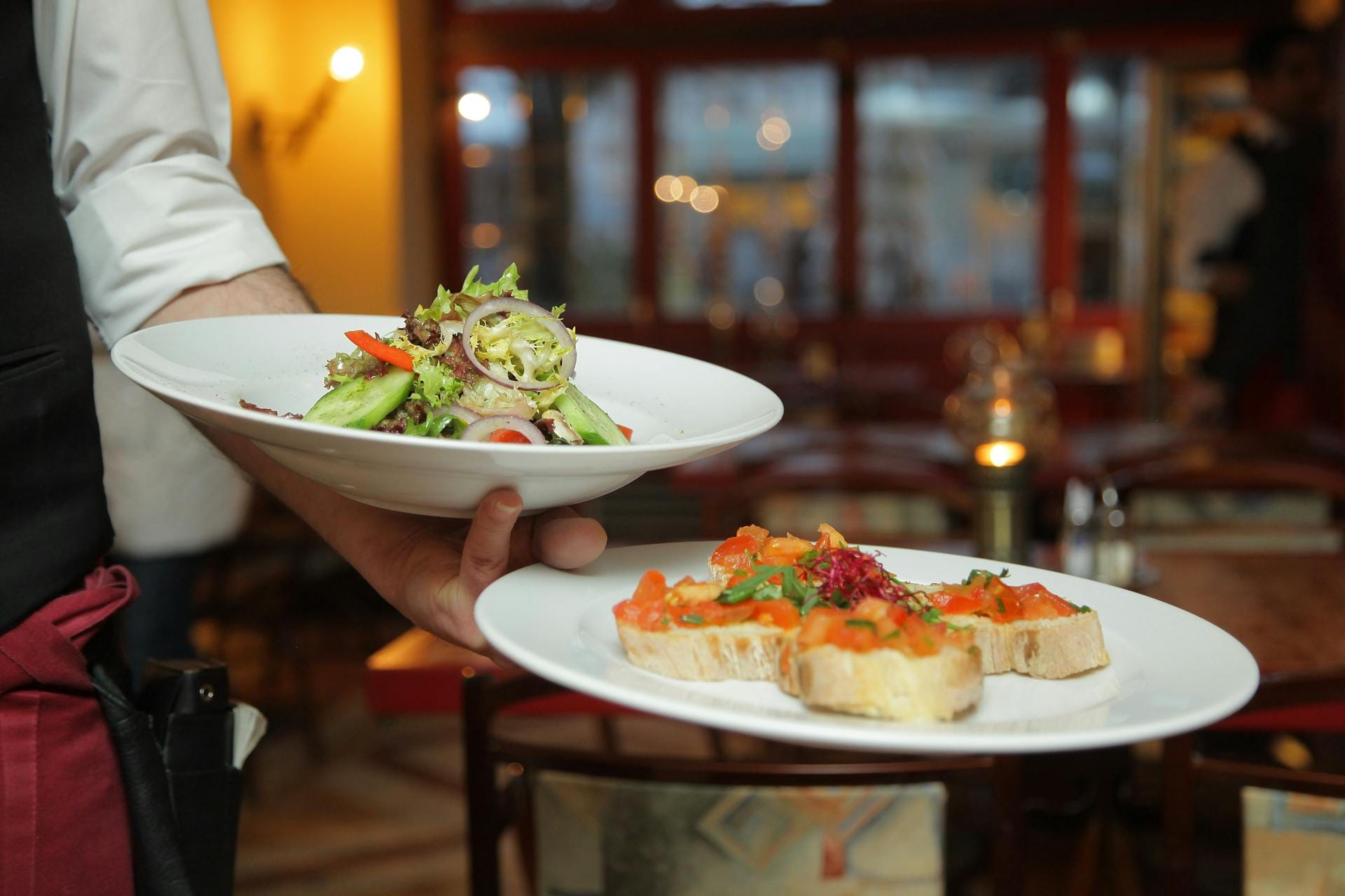 Keto at Restaurants: The Ultimate Survival Guide to Eating Out Low-Carb